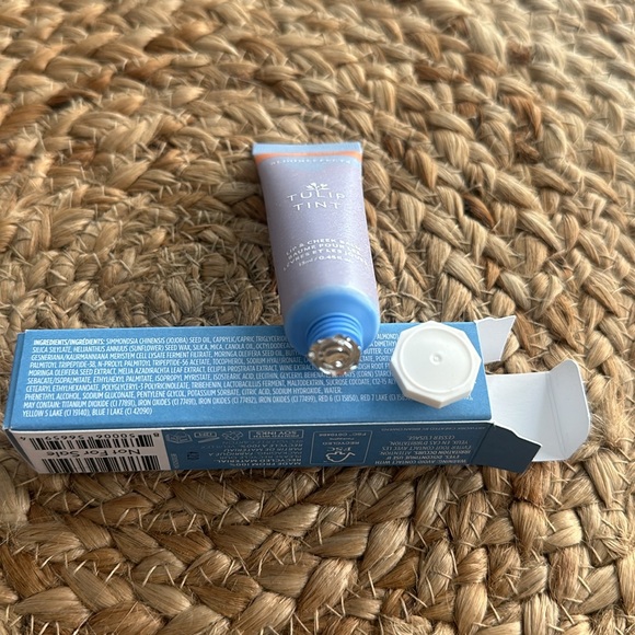 Bloom Effects TULIP TINT LIP & CHEEK BALM - Coral - Picture 3 of 4